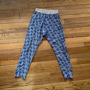 Tigerlily loose printed pant with elastic waist